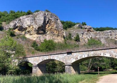 Bahnstrecke kreuzt die Cure